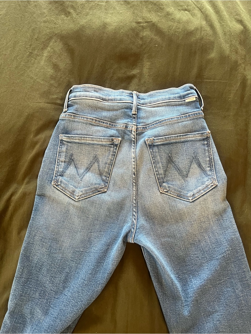 MOTHER Weekender Fray Jeans - Picture 5 of 5
